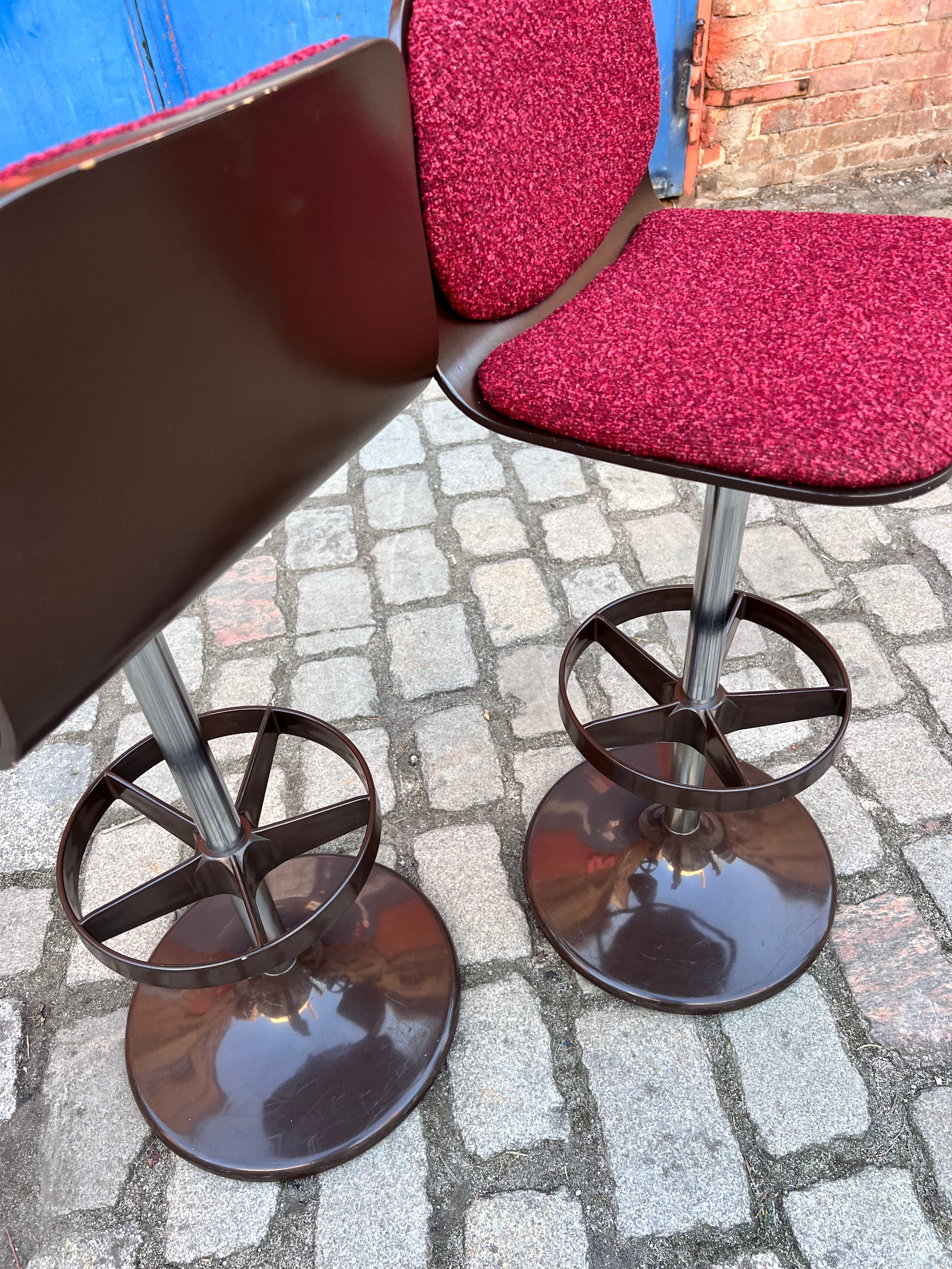 Barhocker braun rot neu bezogen