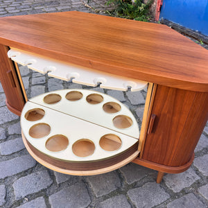 Eckbar Nussbaum mit drehbarem Regal