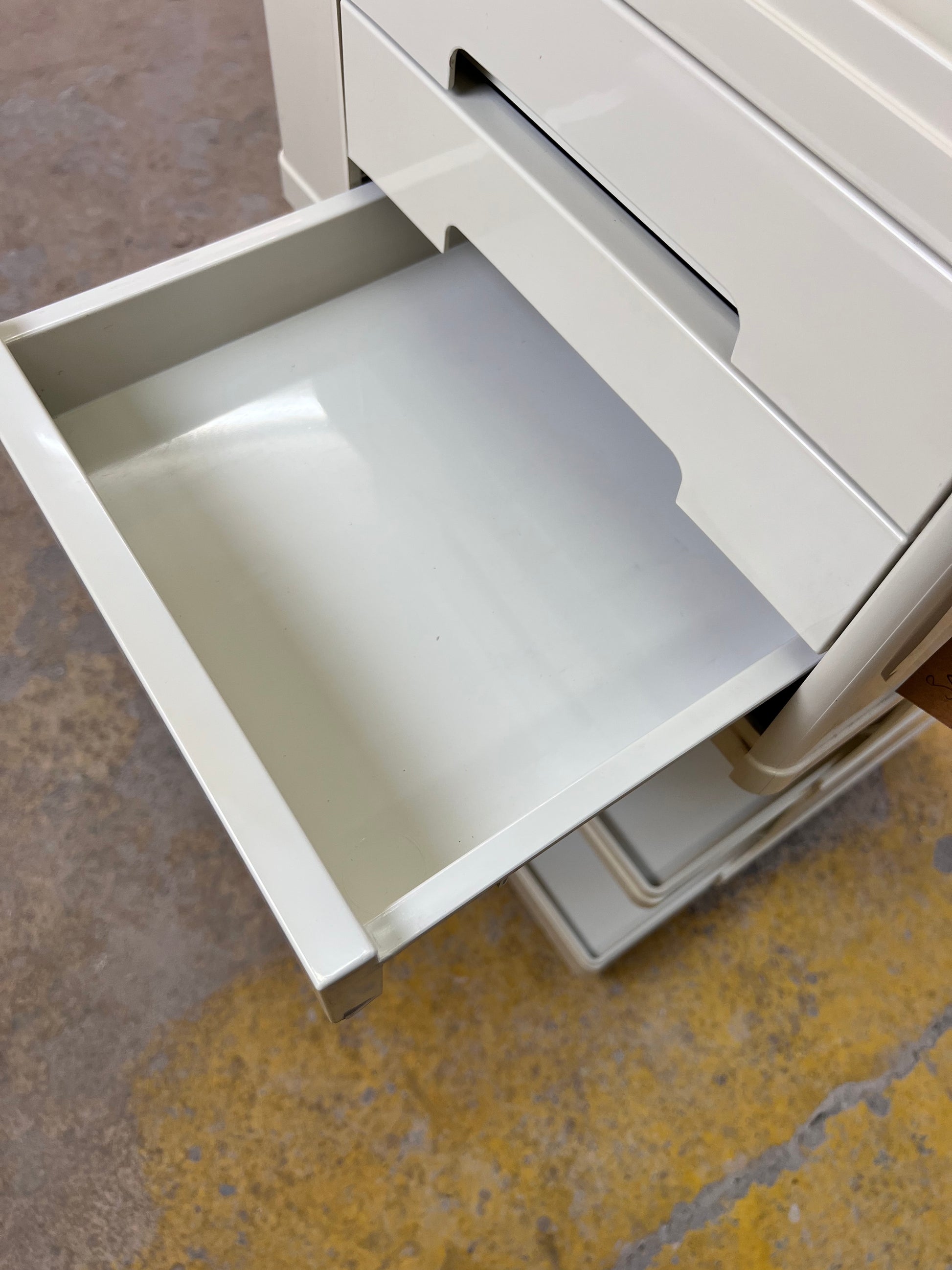 Rollwagen Stile cremeweiß von Giovanni Pelis für Neolt