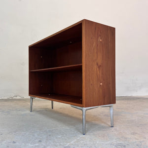 Regal Teak mit neuen Chromfüßen