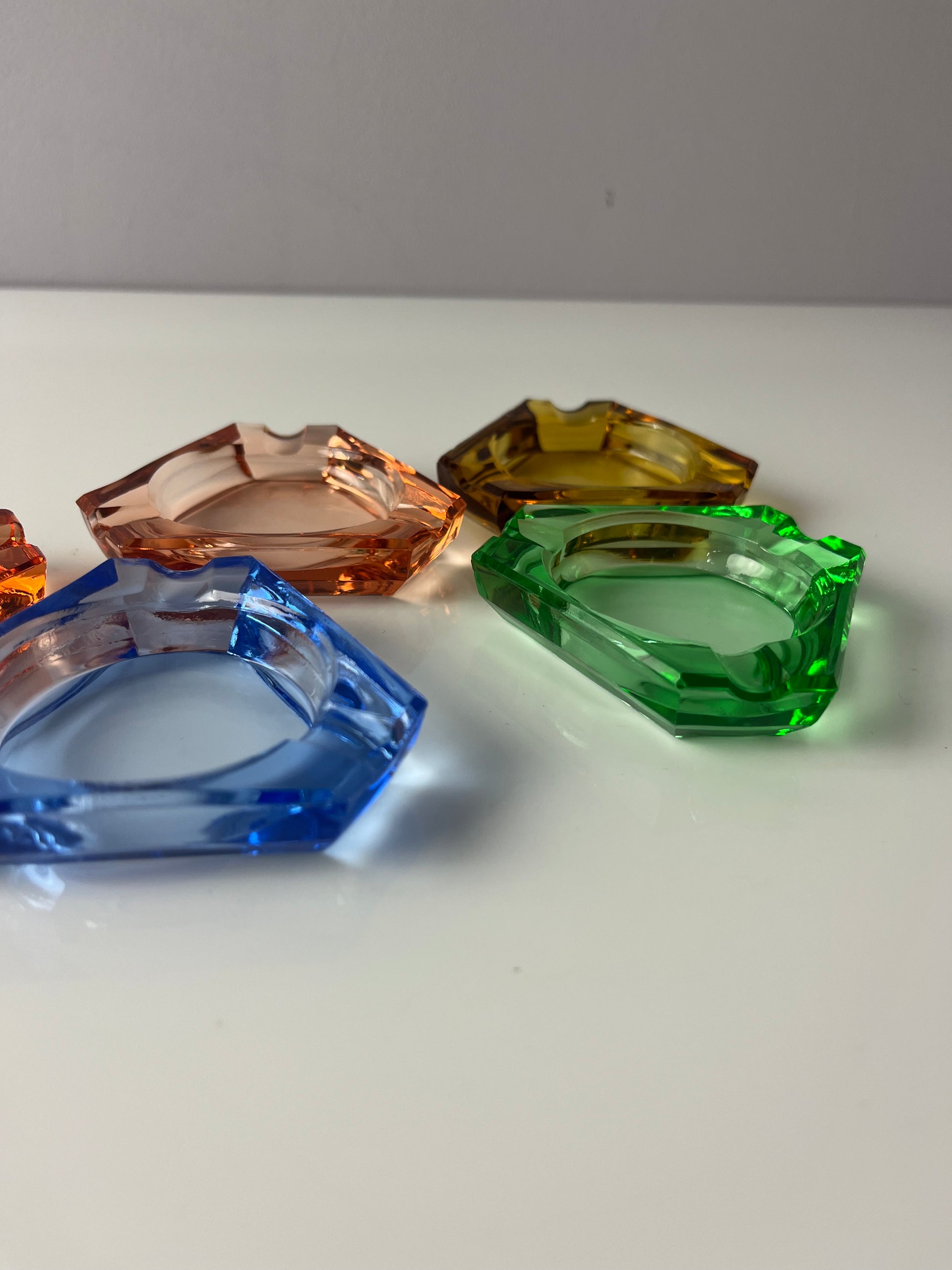 Set: 5 Aschenbecher pastell Glas