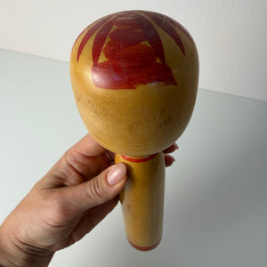 Japanische Kokeshi Holzfigur handbemalt