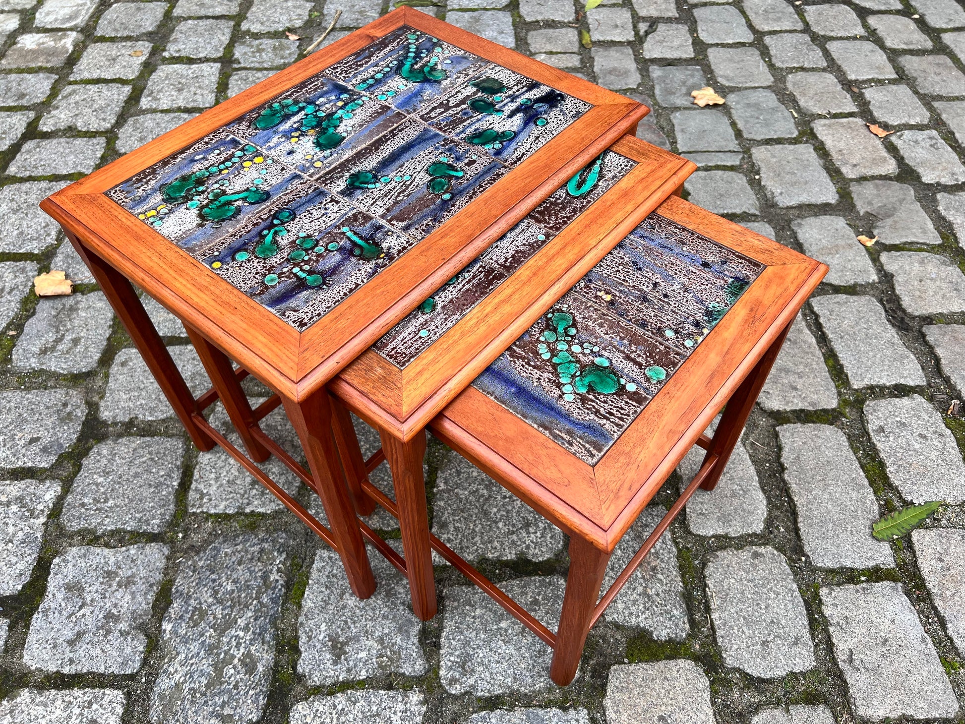 Satztische grau grün Fliesen Teak aus Dänemark