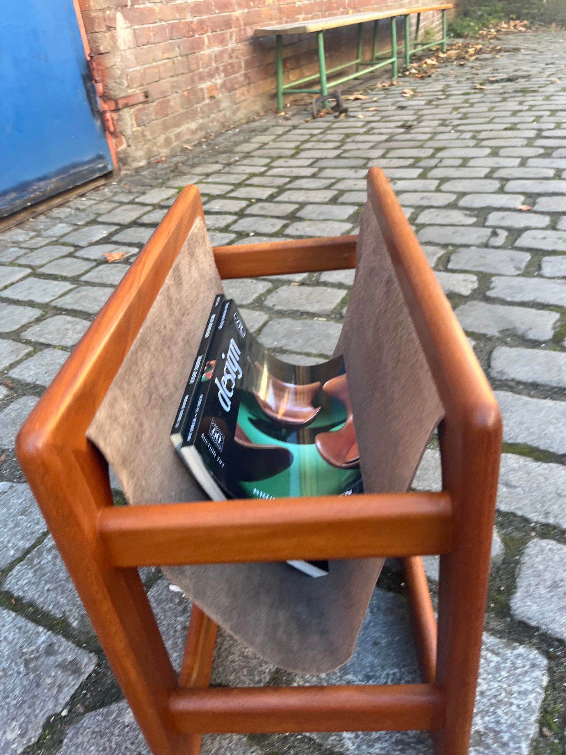 Zeitungsständer Teak Echtleder mit einem Fach von Aksel Kjersgaard für Salin Møbler