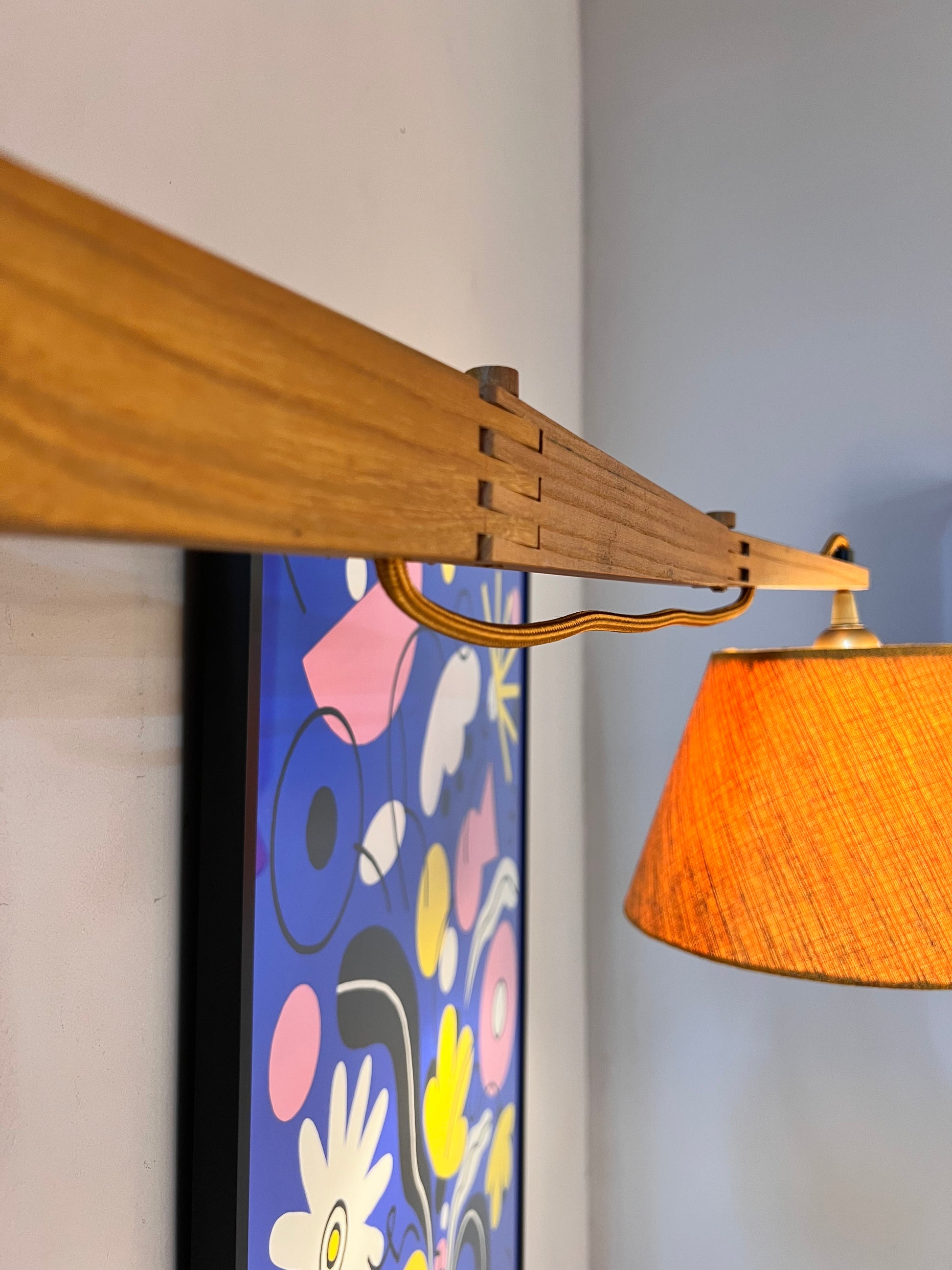 Wandlampe mit Gelenkarm Teak und braun orangenem Schirm