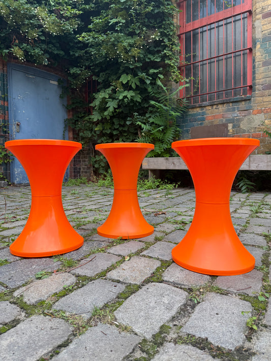 Hocker Tam Tam orange von von Henri Massonnet