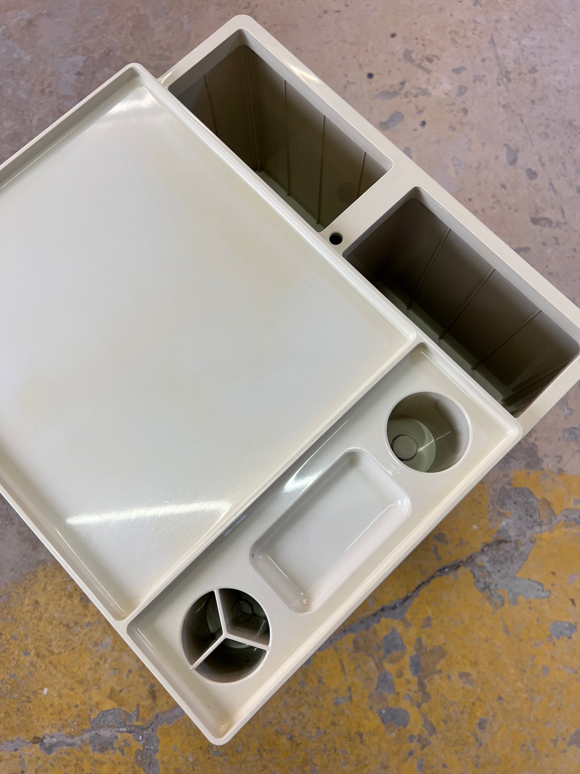 Rollwagen Stile cremeweiß von Giovanni Pelis für Neolt