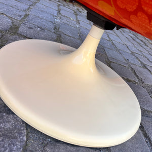 Sessel mit Tulpenfuß orange creme 70er