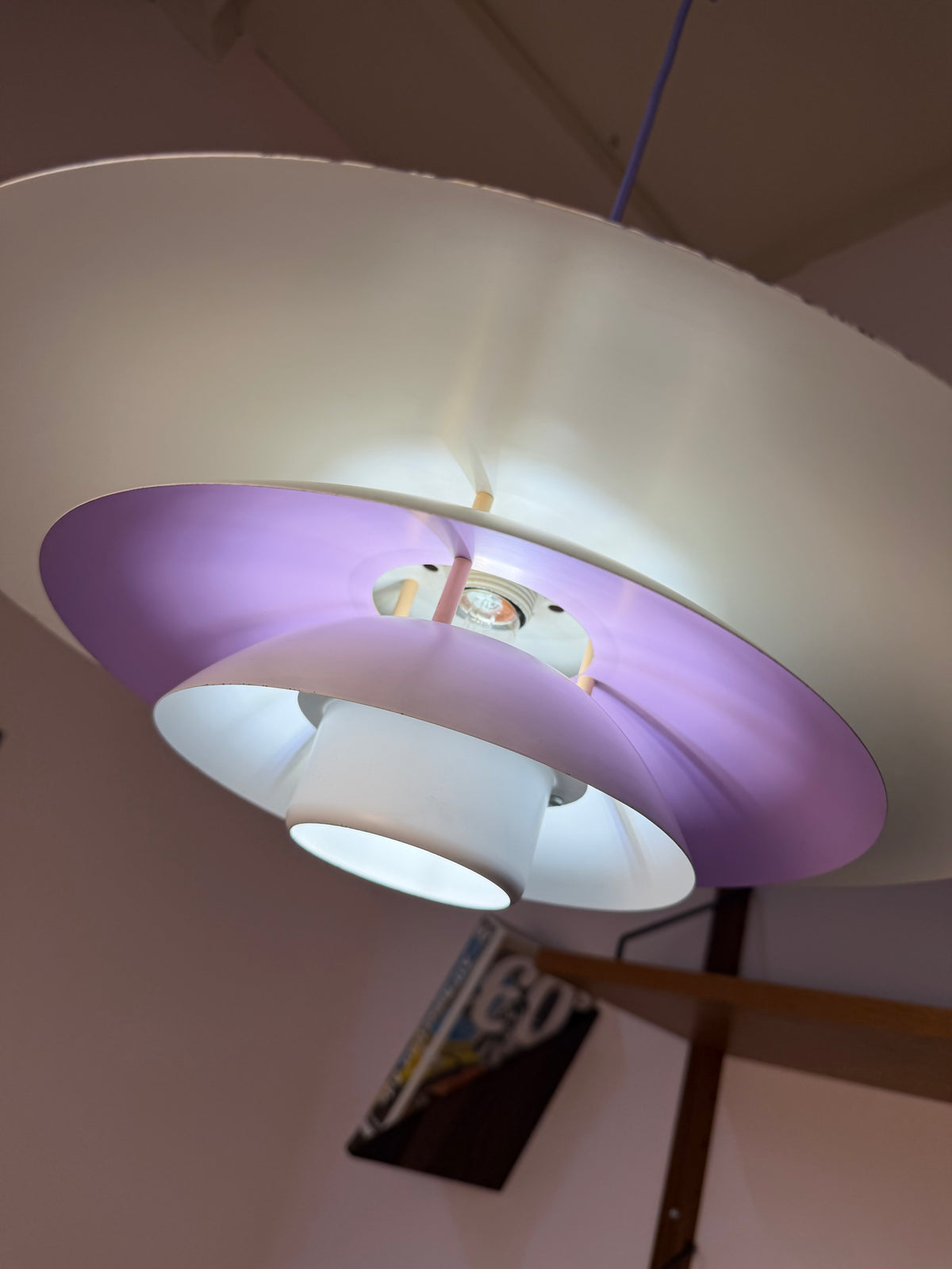 Lamellenlampe weiß lila von Formlight