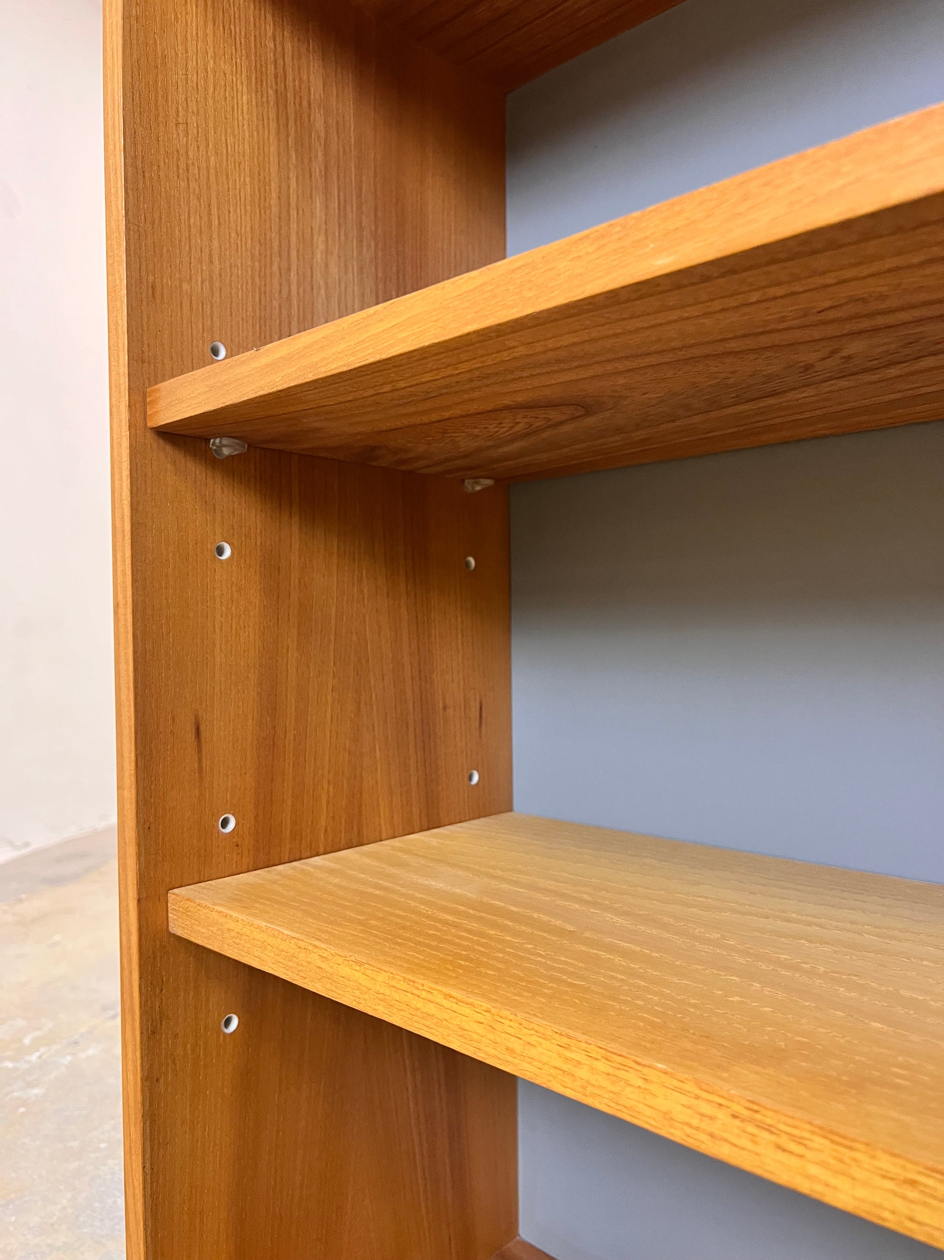 Regal auf Hairpinlegs von Hellerau