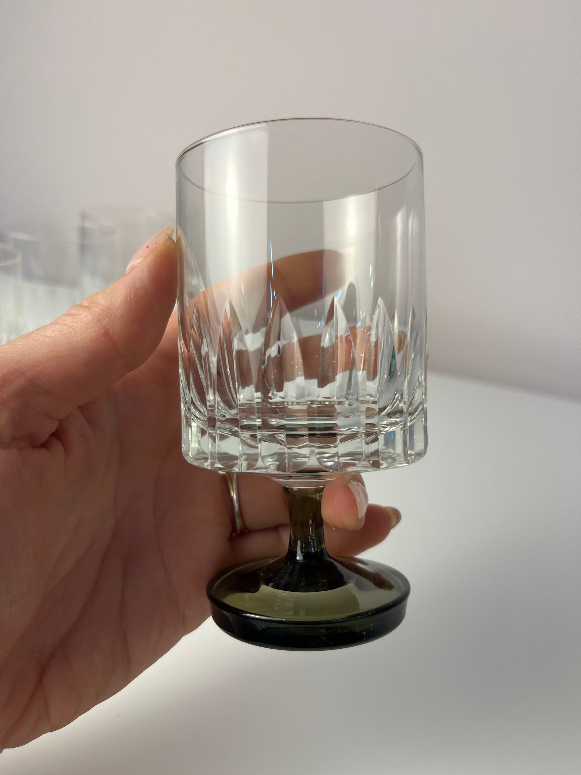 Set: 6x Weinglas mit grauem Sockel