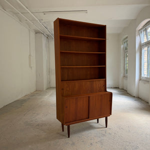 Bücherregal Teak mit Schiebetüren aus Dänemark