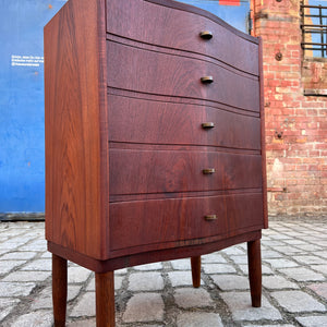 Geschwungene Kommode Teak aus Dänemark