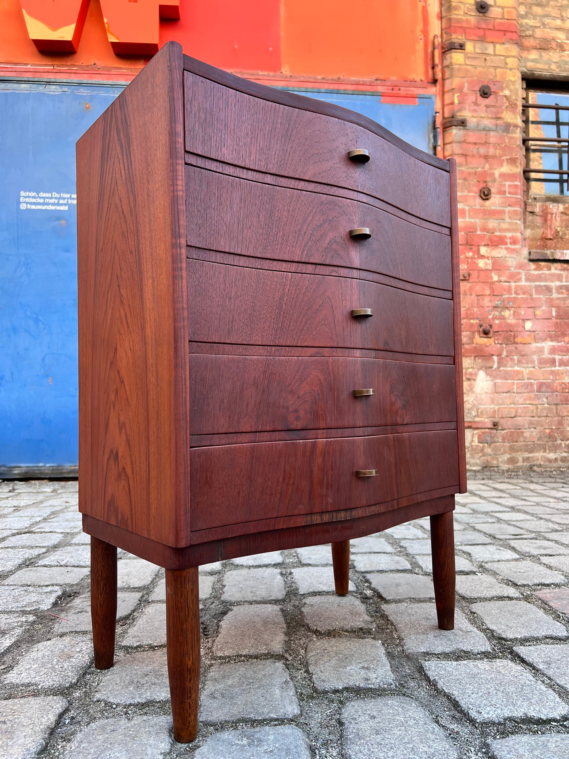 Geschwungene Kommode Teak aus Dänemark