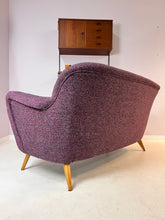 Lade das Bild in den Galerie-Viewer, Sofa lila 50er Jahre
