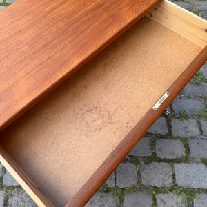 Kleine Kommode Teak mit Schloss aus Dänemark