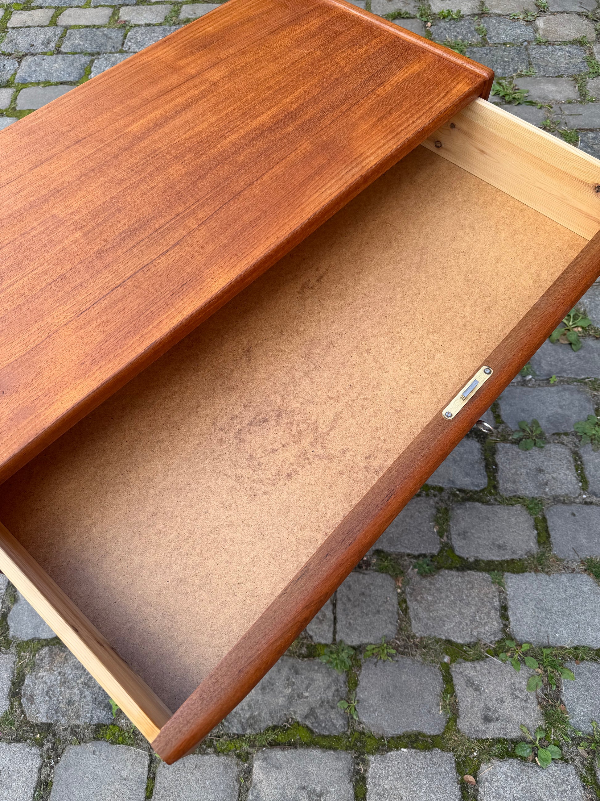 Kleine Kommode Teak mit Schloss aus Dänemark