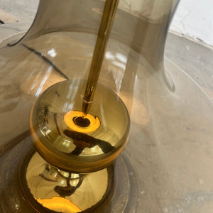 Stehlampe mit Rauchglasfuß und floralem Schirm