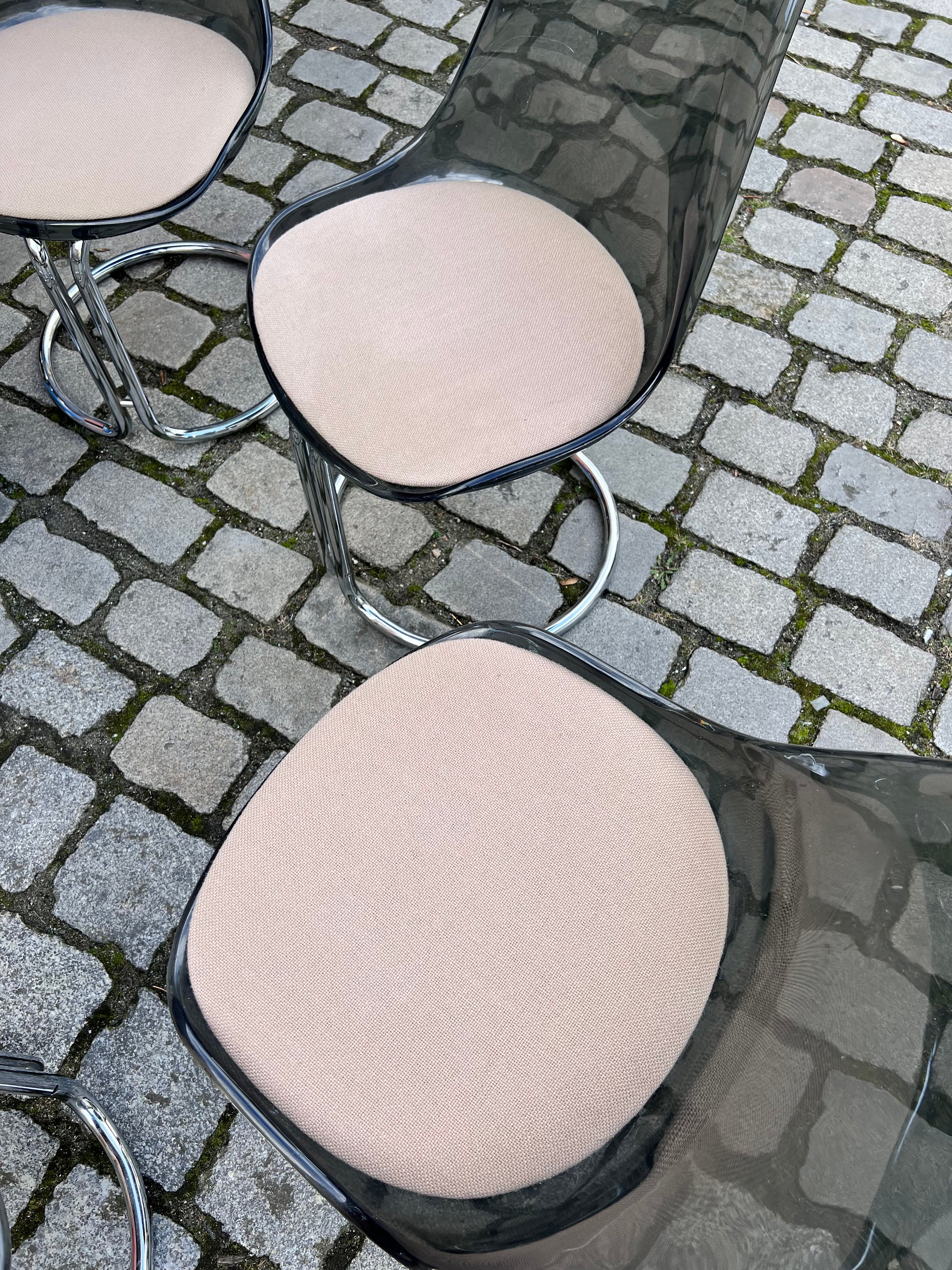 Freischwinger grau beige Kunststoff Chrom