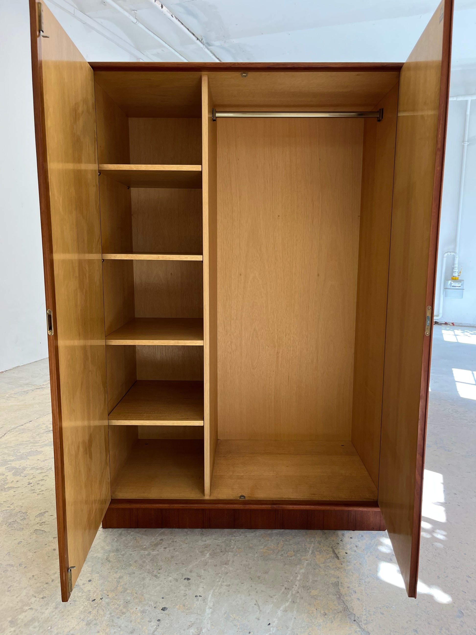Großer Kleiderschrank Teak von rt Möbel