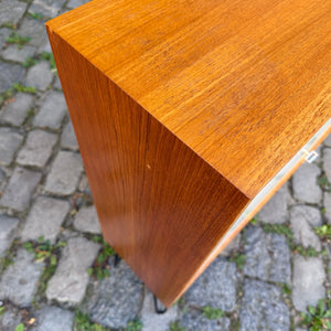 Schrank mit Schloss & neuen Hairpinlegs