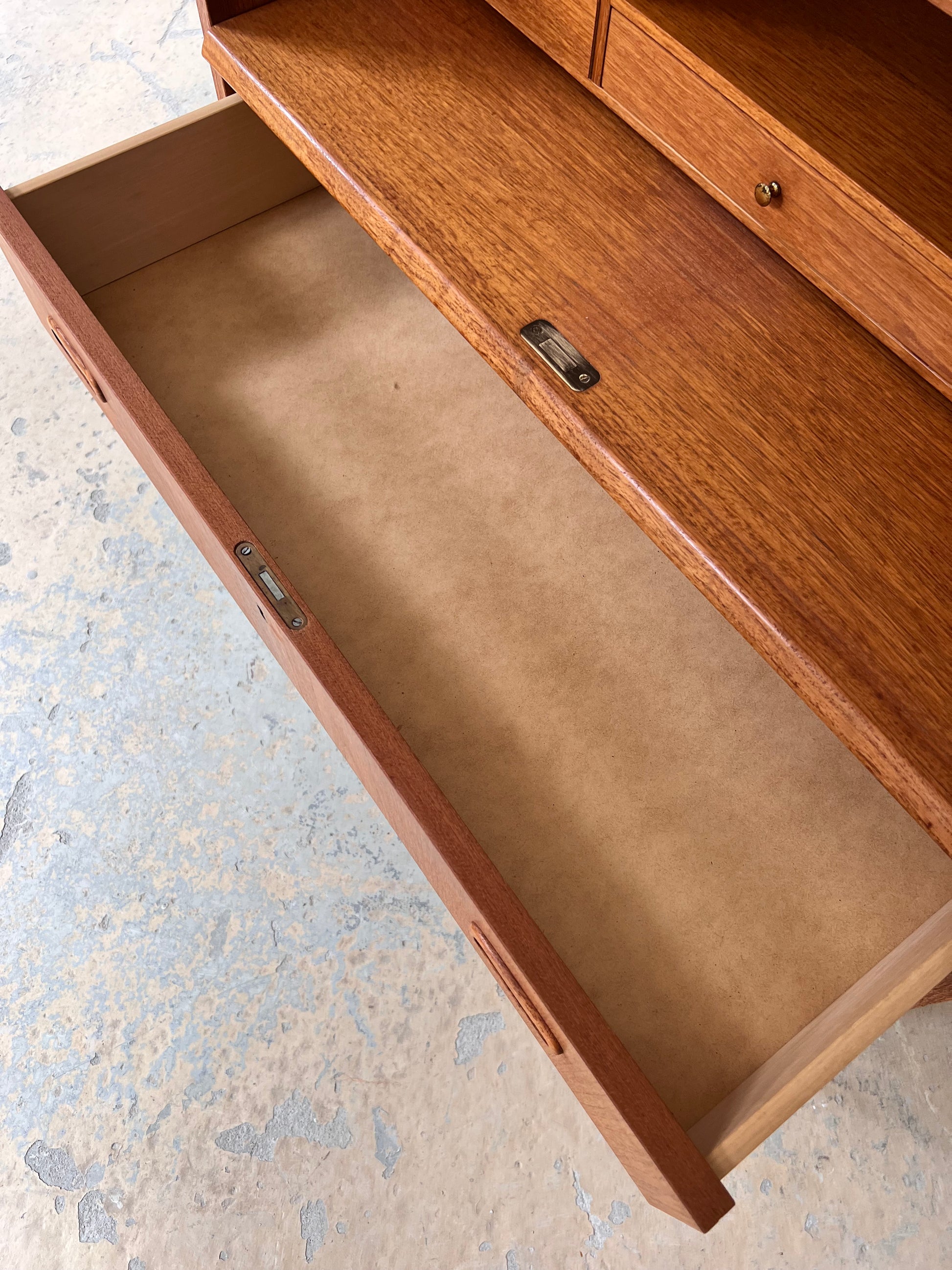 Sekretär Teak halbrund mit Schloss aus Dänemark