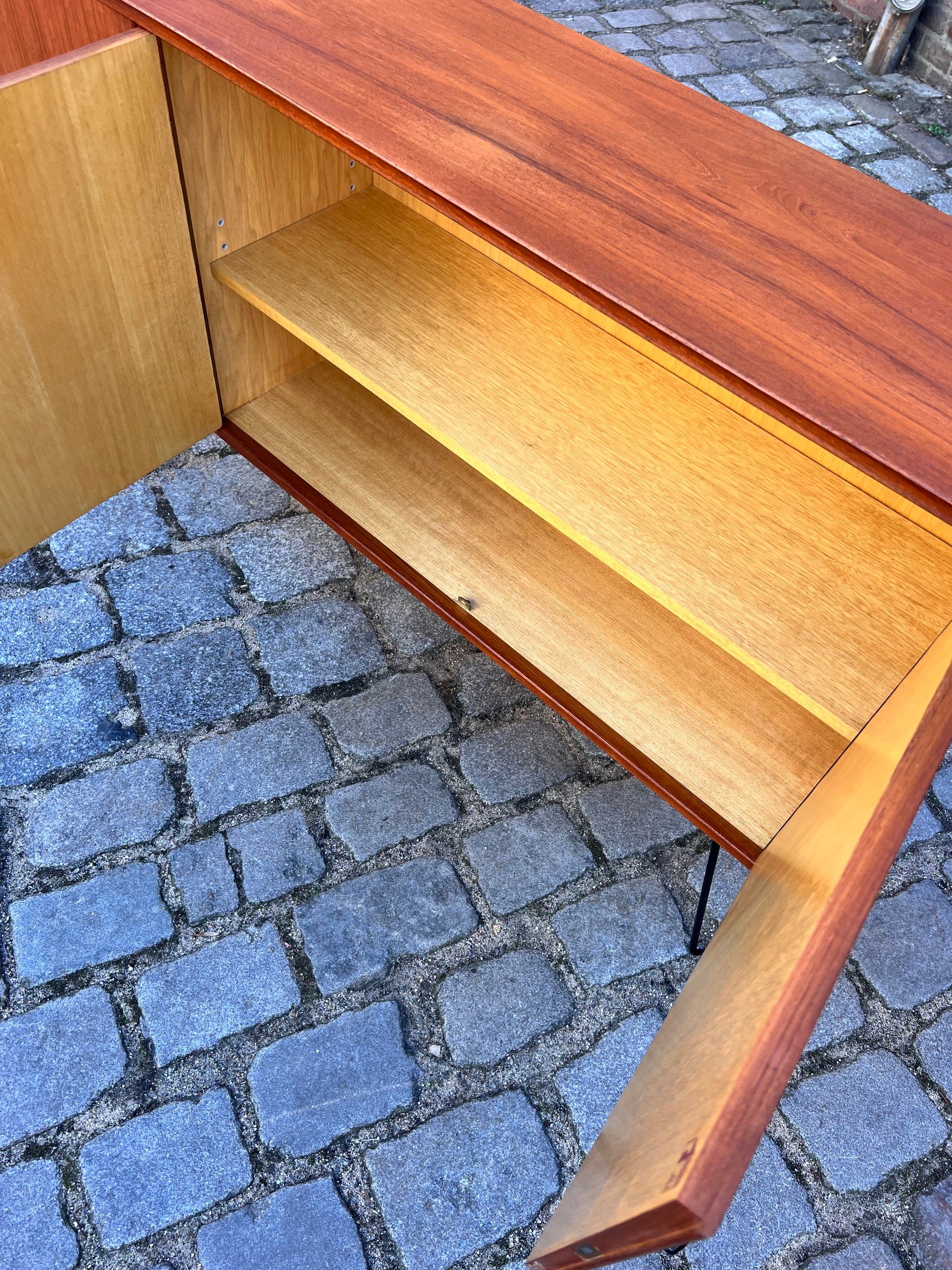 Sideboard Teak auf Hairpinlegs von rt Möbel