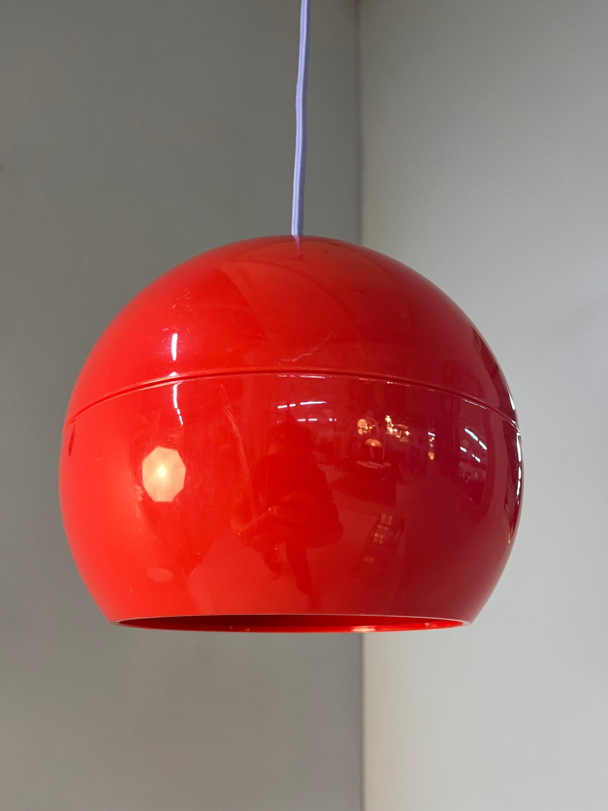 Kugellampe rot Kunststoff aus Dänemark