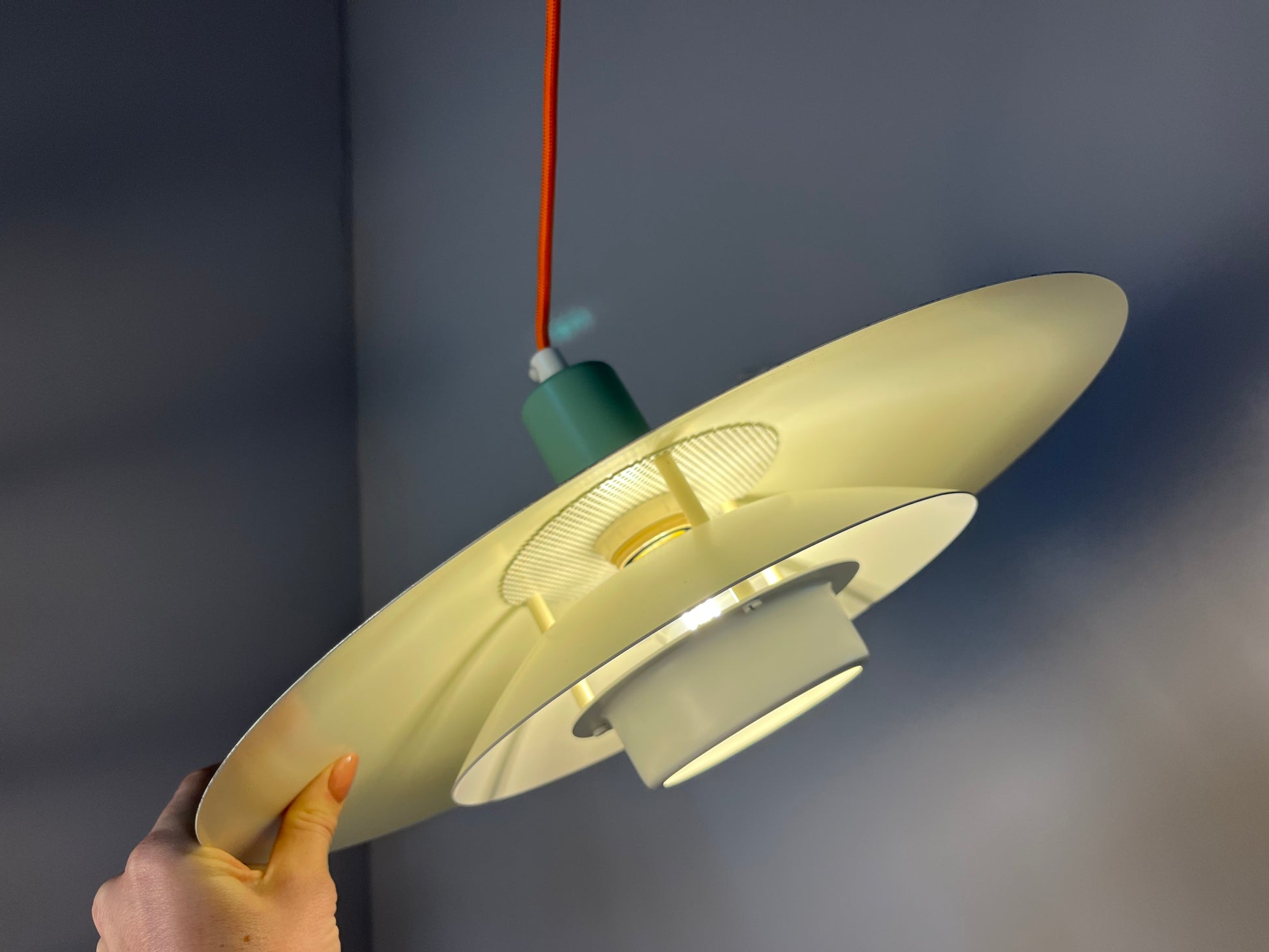 Lamellenlampe neu lackiert blaugrün von JEKA