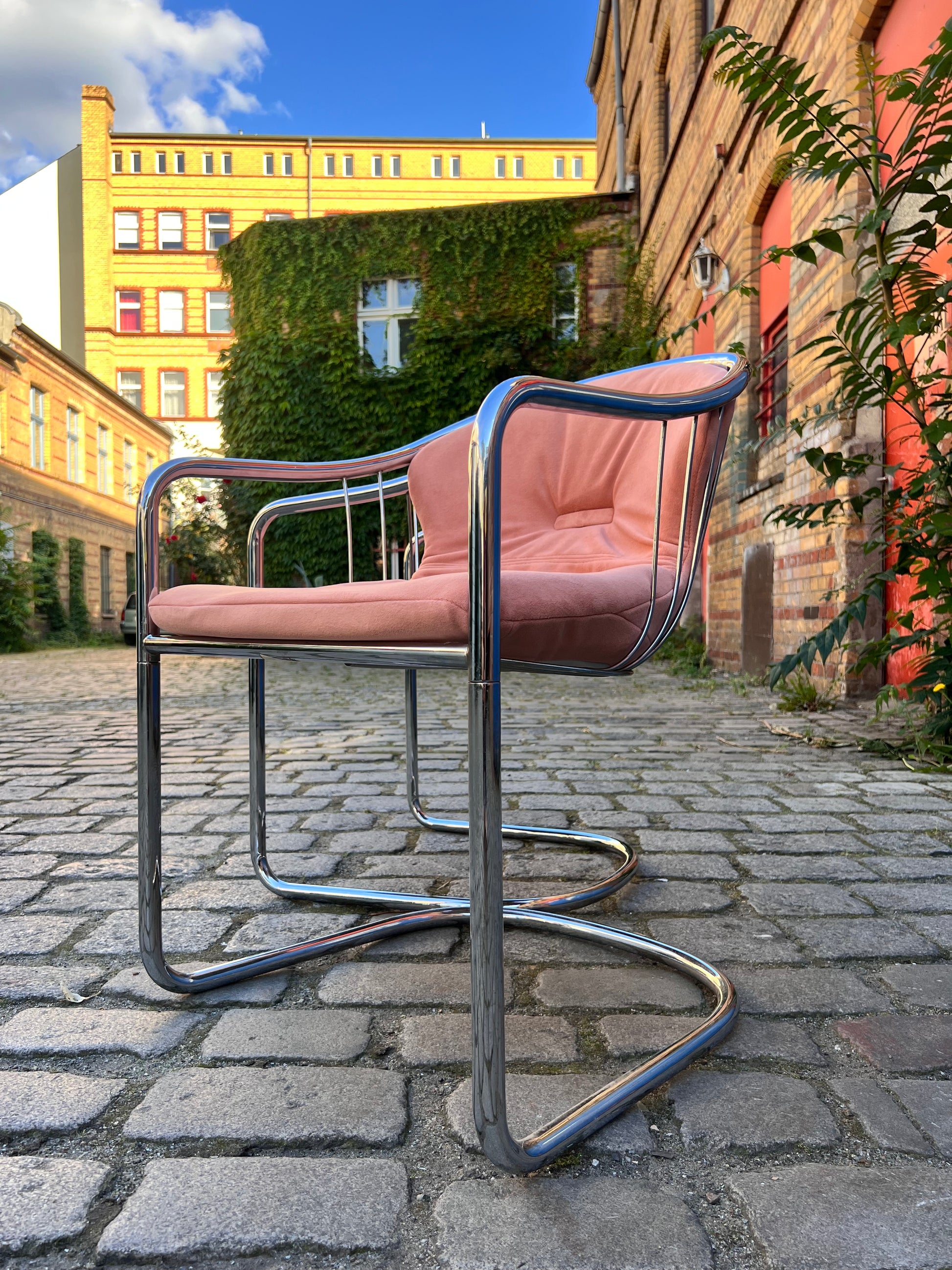 Set: 2x Freischwinger rosa Chrom von Gastone Rinaldi - neu gepolstert