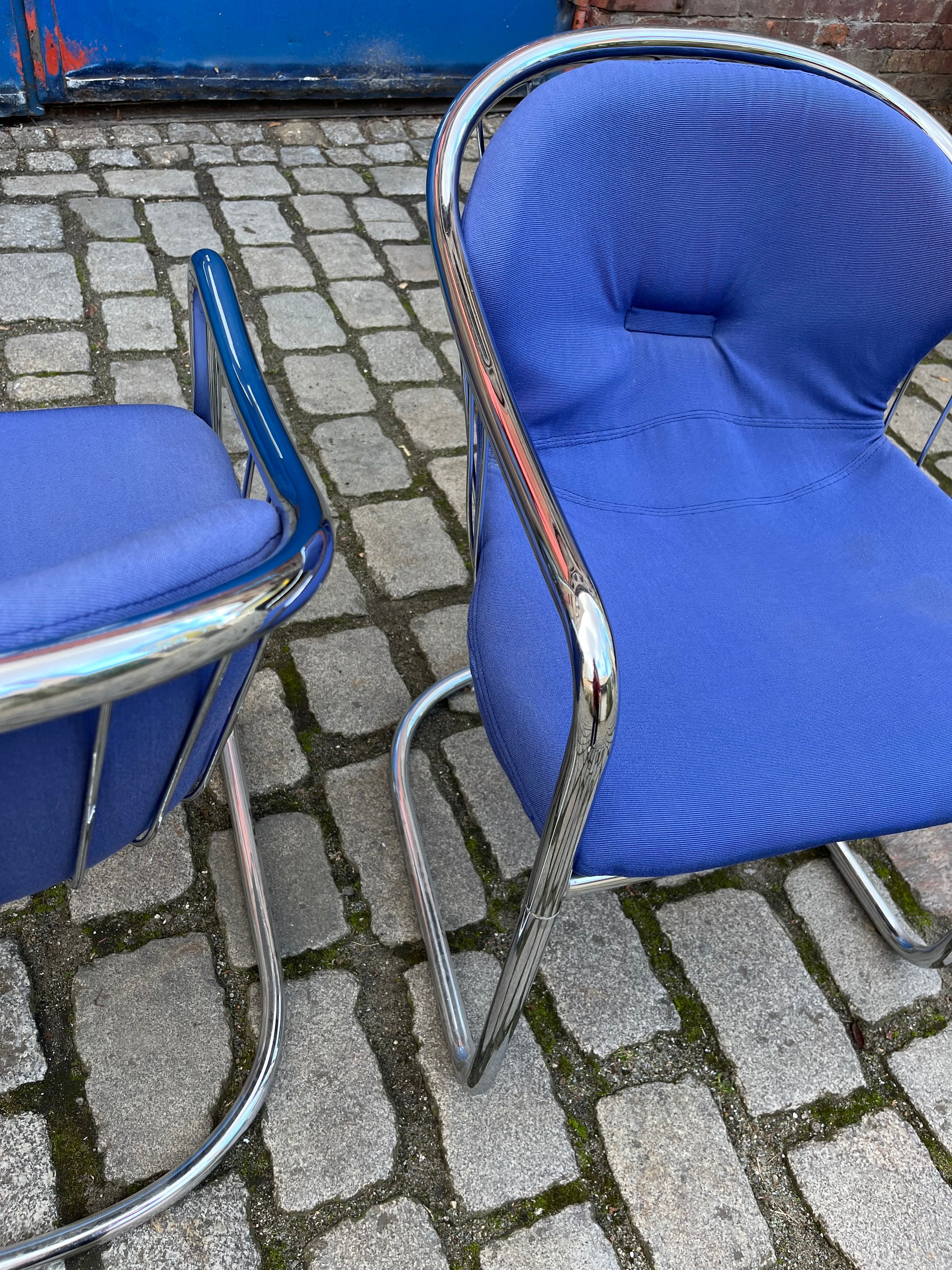 Set: 2x Freischwinger Chrom blau von Gastone Rinaldi für Alma