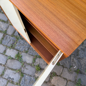 Schrank mit Schloss & neuen Hairpinlegs