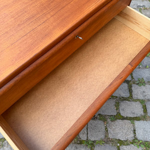 Kleine Kommode Teak mit Schloss aus Dänemark