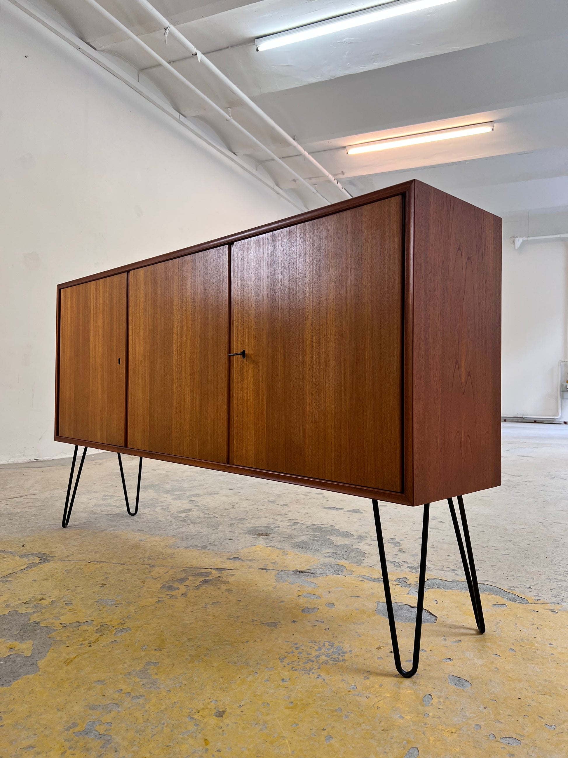 Sideboard Teak auf Hairpinlegs von rt Möbel