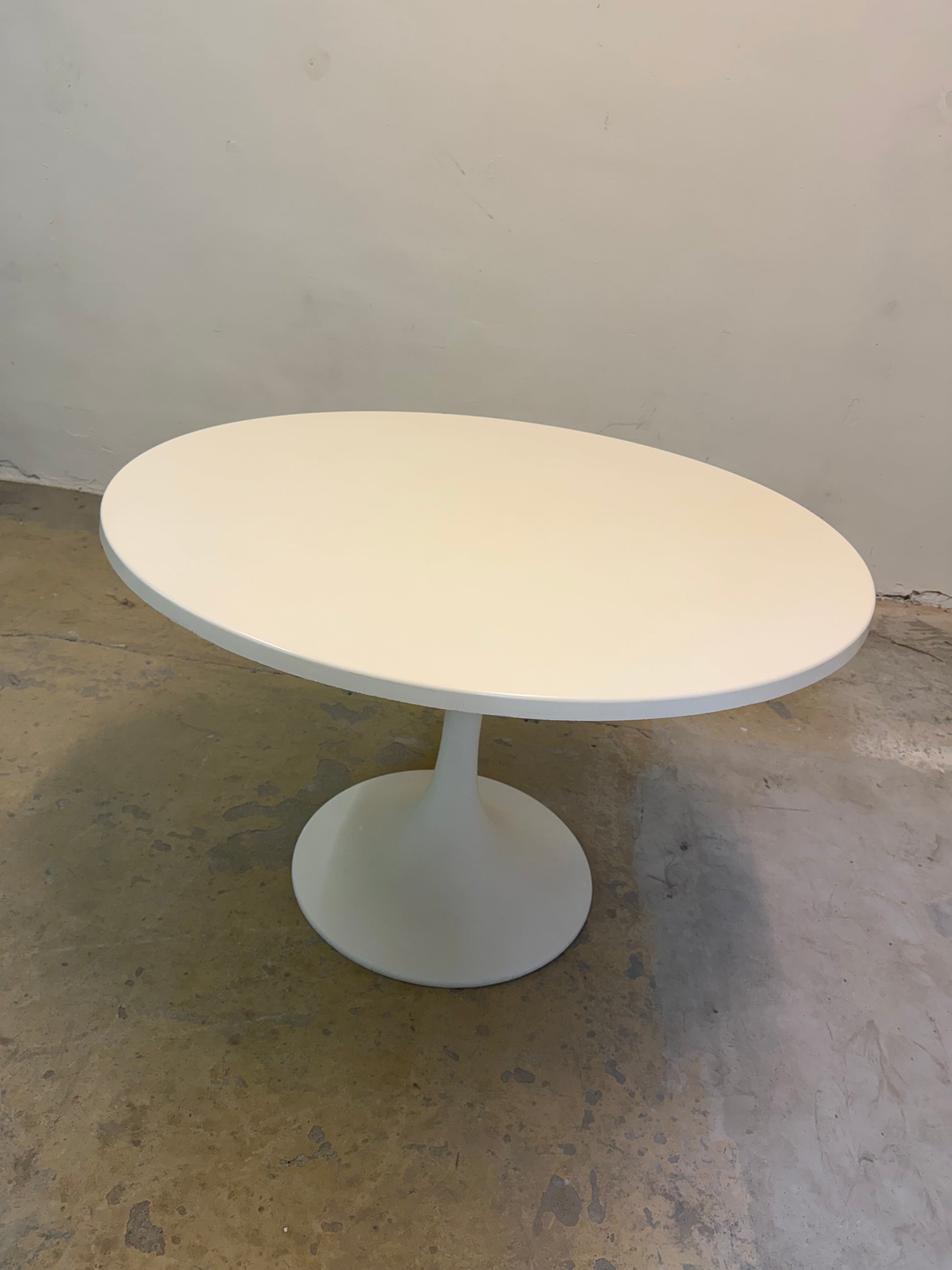 Runder Tulip Esstisch weiß Fiberglas