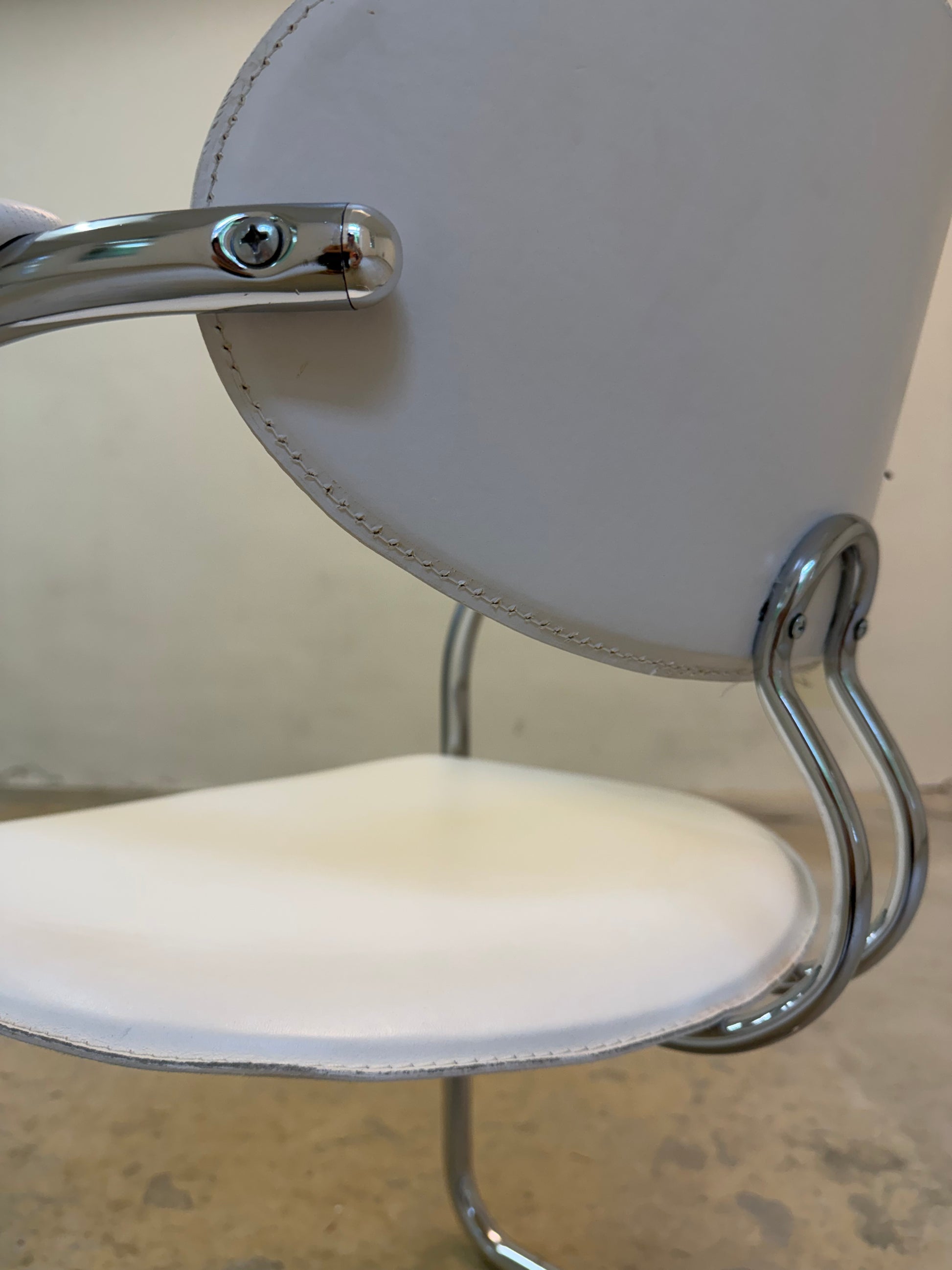 Freischwinger weiß Chrom von Effezeta