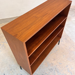 Regal Teak mit neuen Metallfüßen von IDEE Möbel