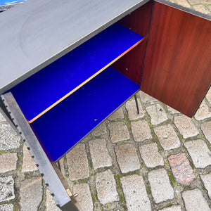 Kommode schwarz auf Hairpin Legs
