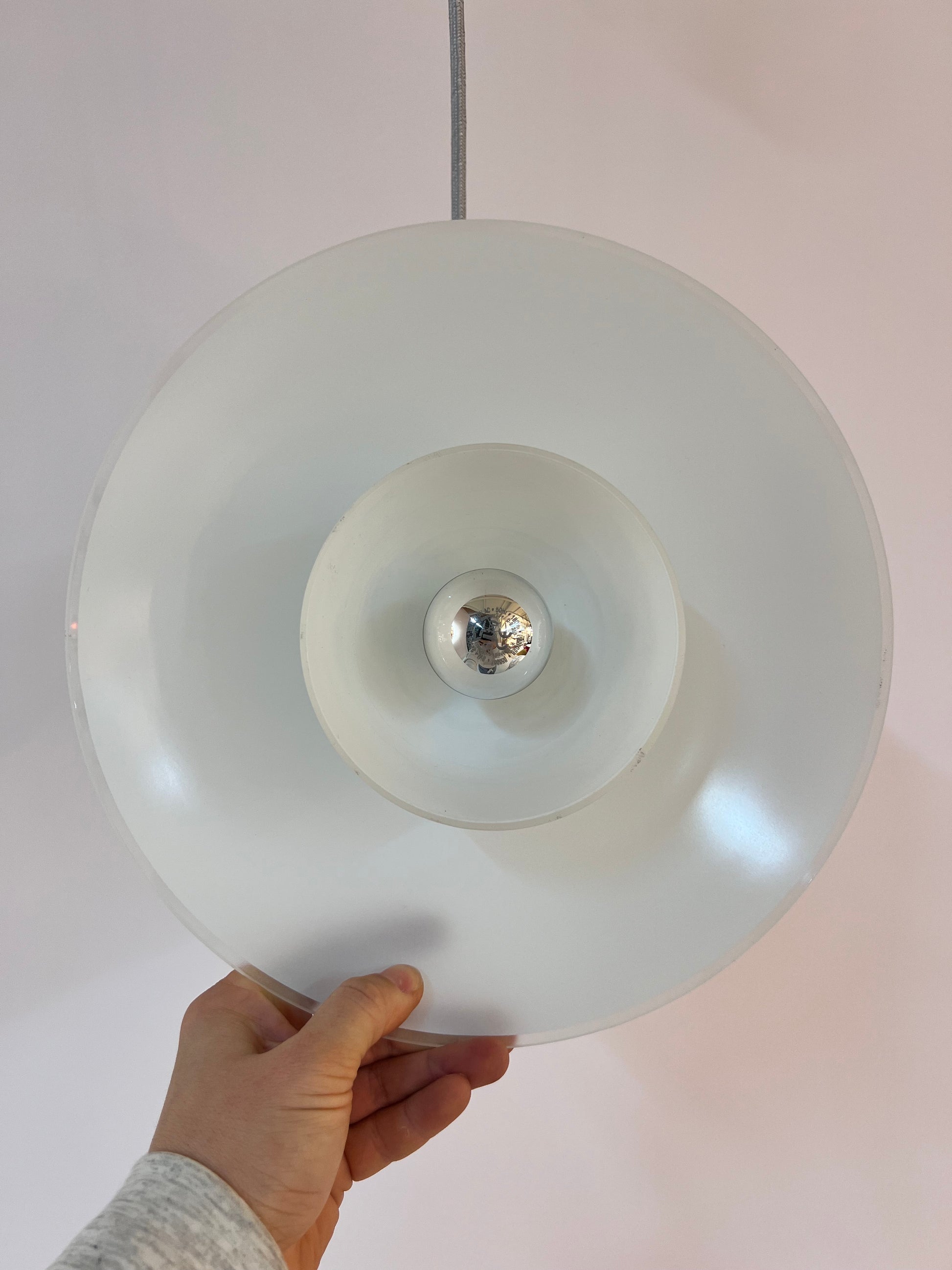Lamellenlampe Milchglas Chrom aus Dänemark