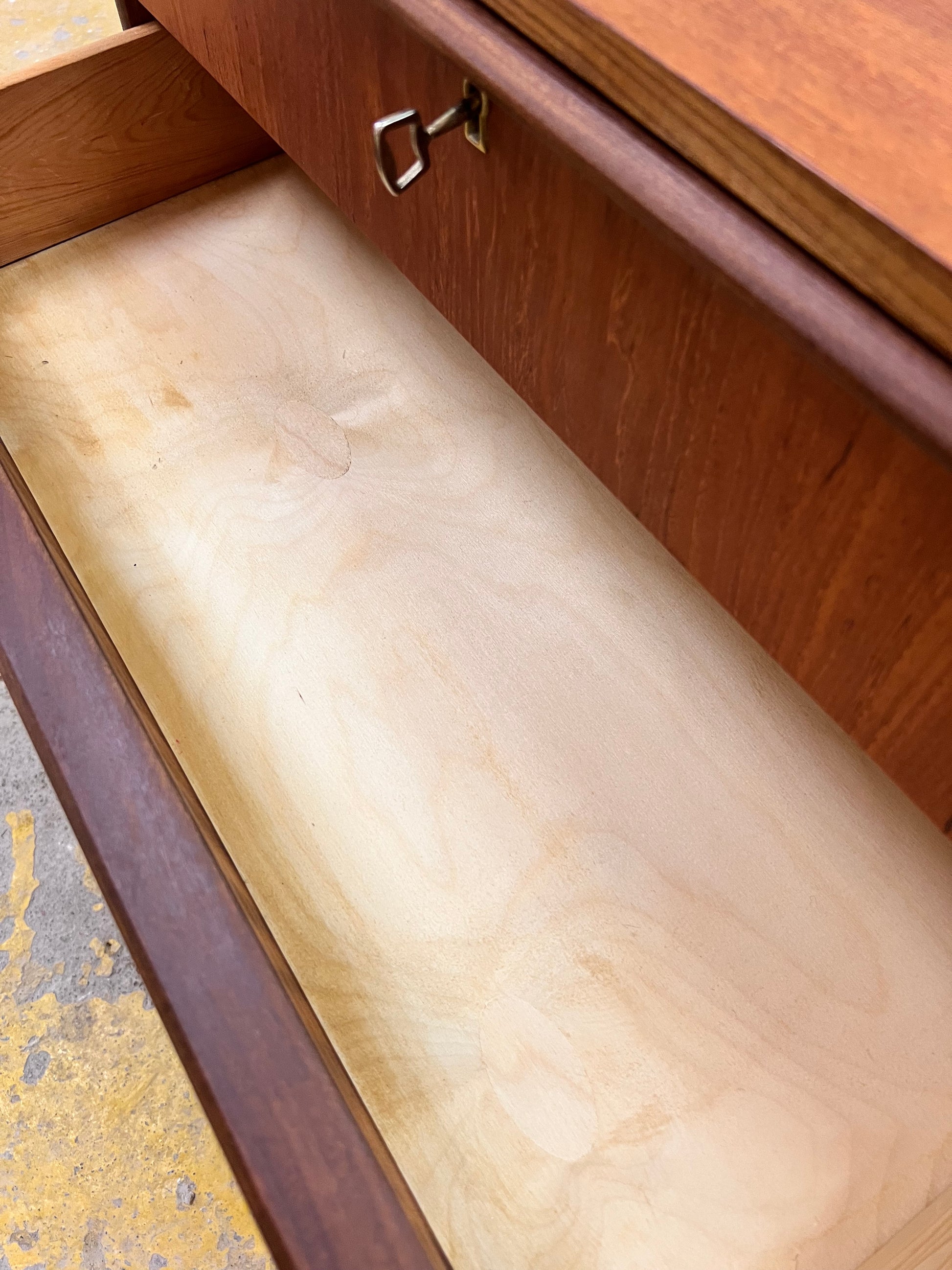 Kommode Nachtschrank Teak mit Schloss aus Dänemark