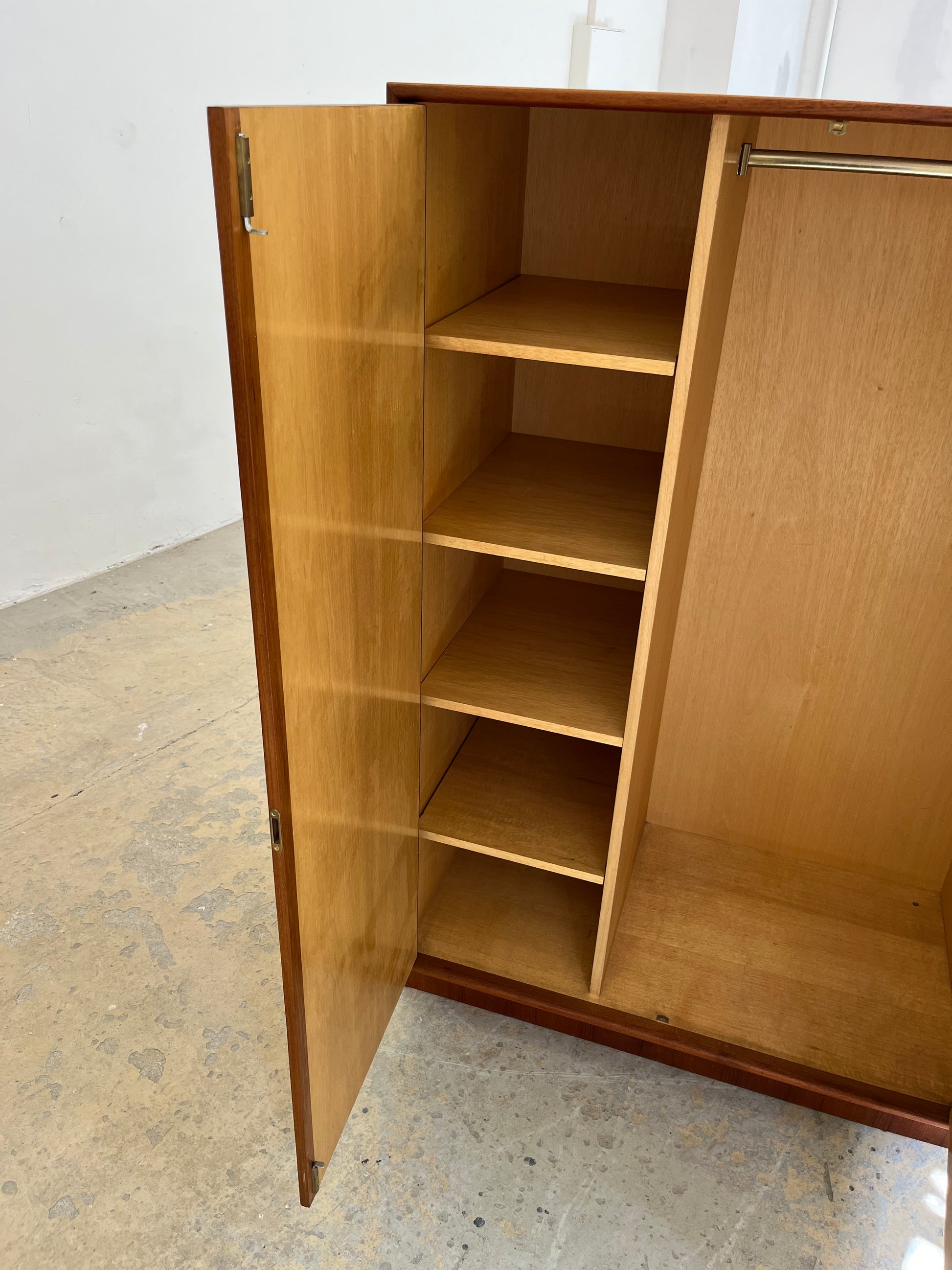 Großer Kleiderschrank Teak von rt Möbel