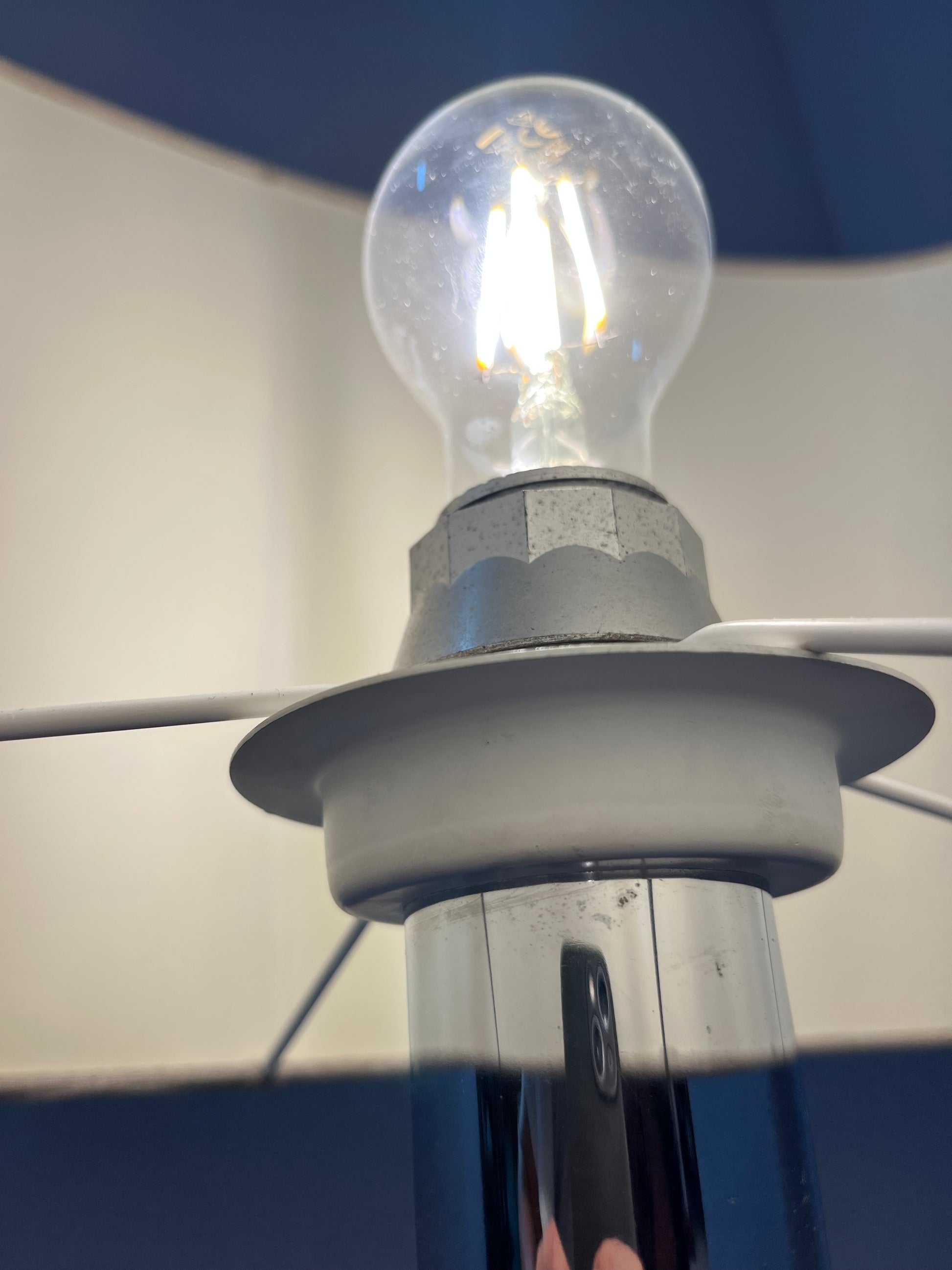 Stehlampe Chrom mit grauem Schirm