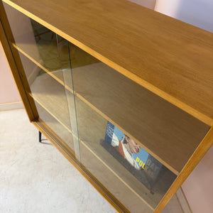 Vitrine Typ 430 mit neuen Hairpinlegs von Joachim Nebelung für Hellerau