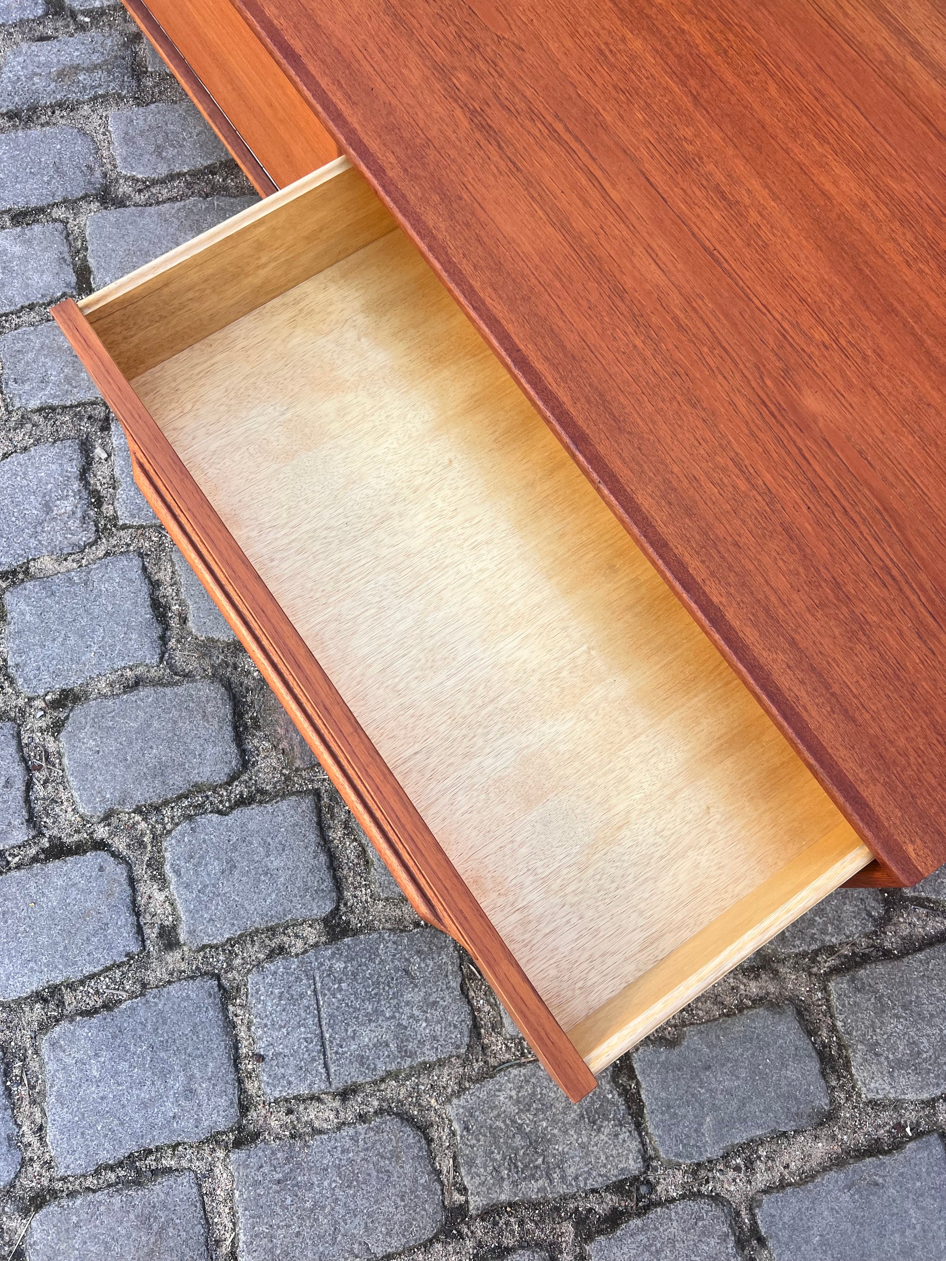 Lowboard Teak auf Hairpinlegs von rt Möbel