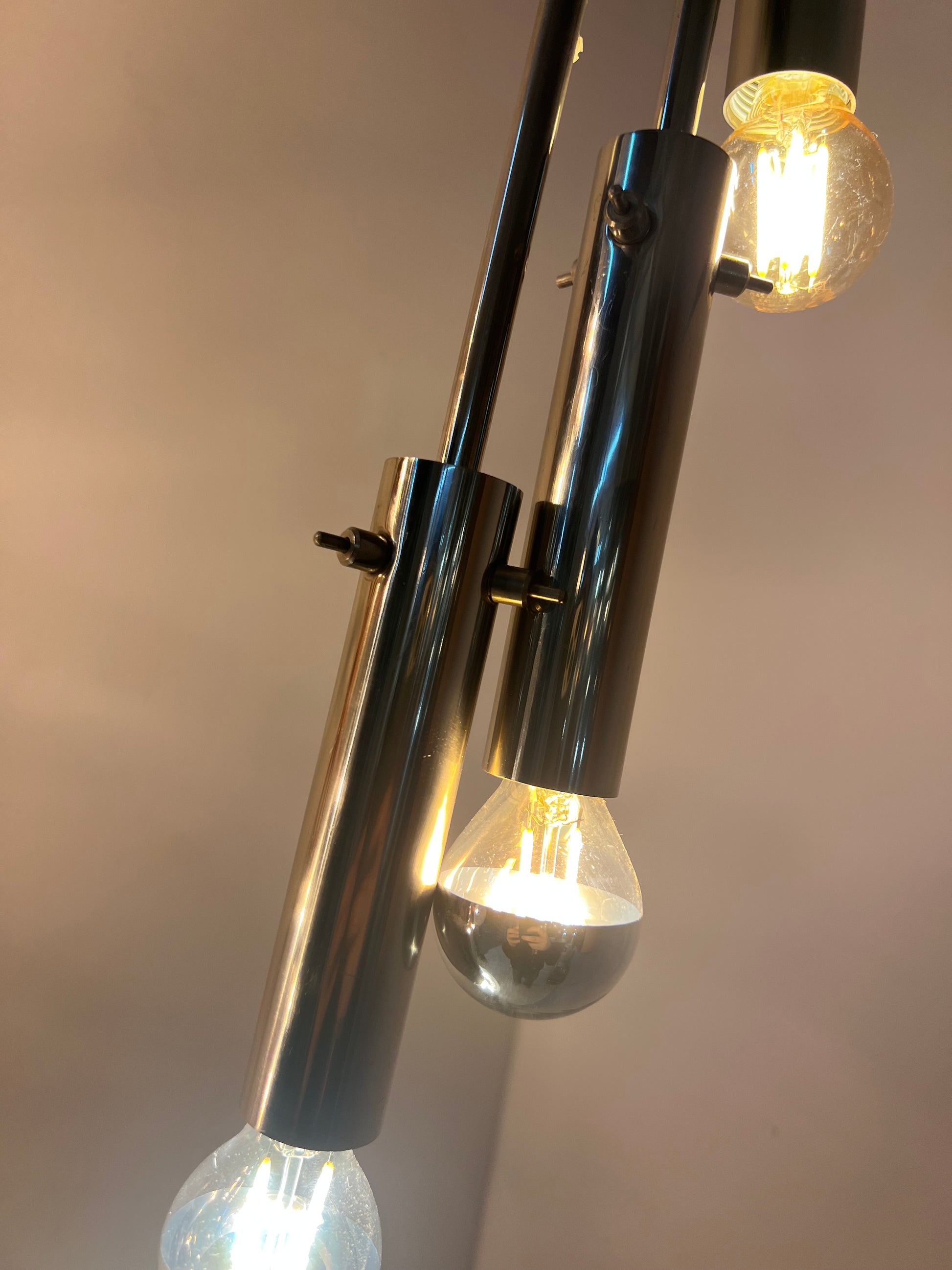 Hängelampe Chrom mit variablem Leuchtmittel