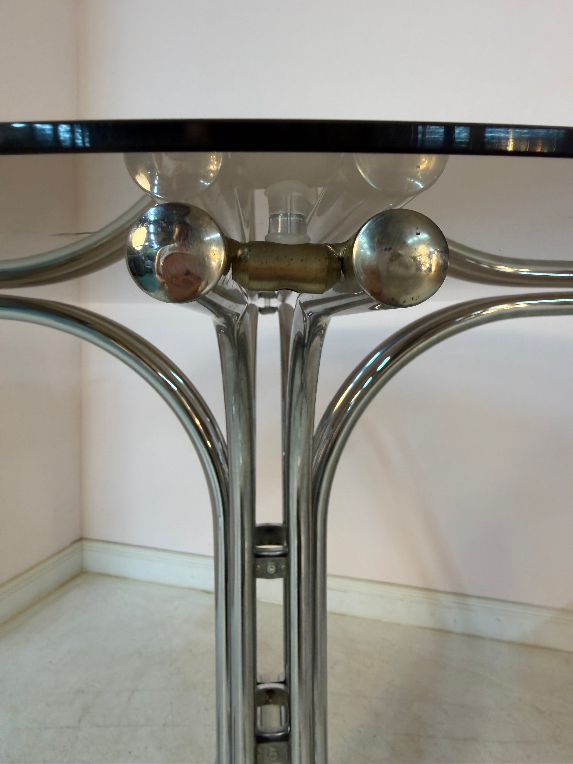 Runder Esstisch Chrom & Rauchglas
