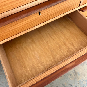 Sideboard Esche mit Schranktüren und Schubladen