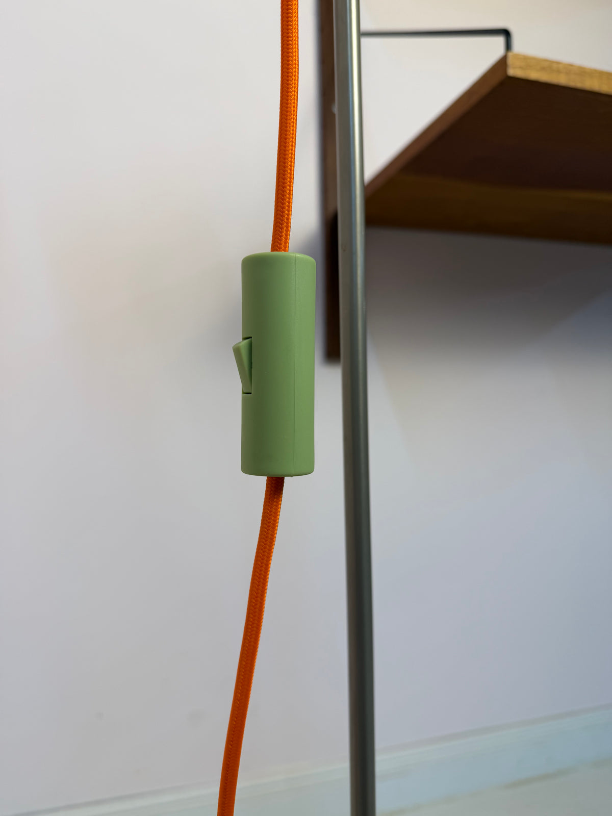 Stehlampe orange Chrom von AKA Werke