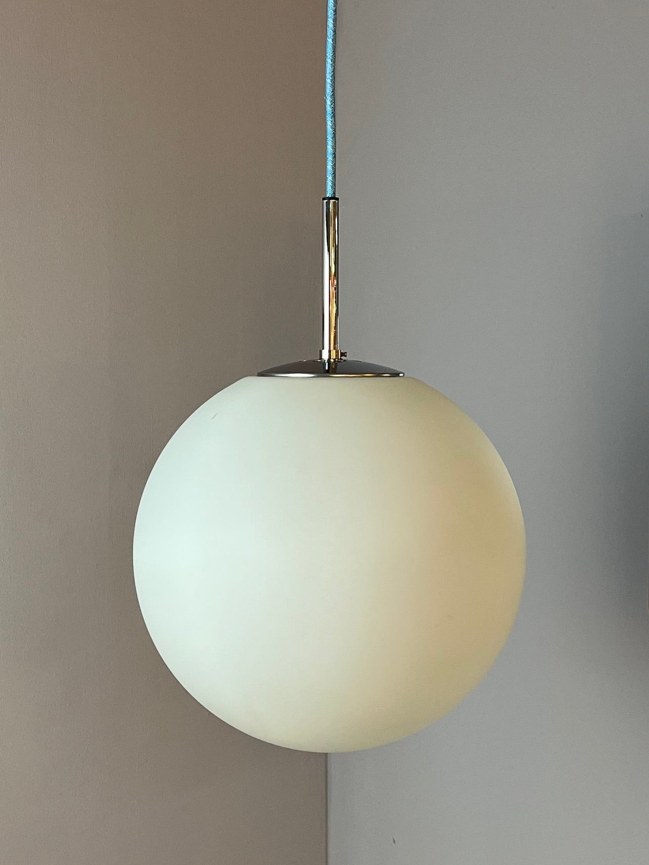 Kugellampe weiß Chrom von Glashütte Limburg