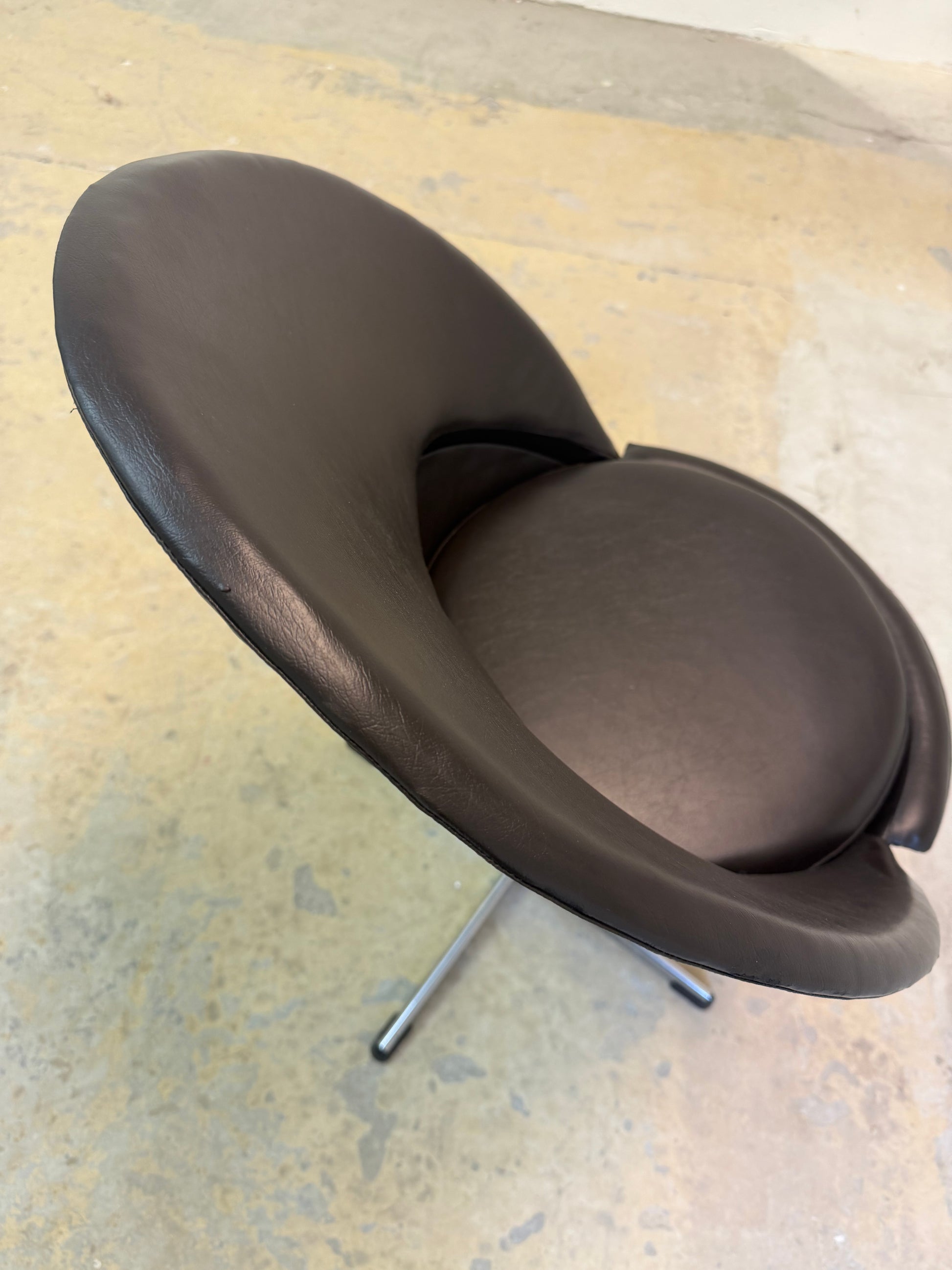 Cone Chair braunes Kunstleder von Verner Panton